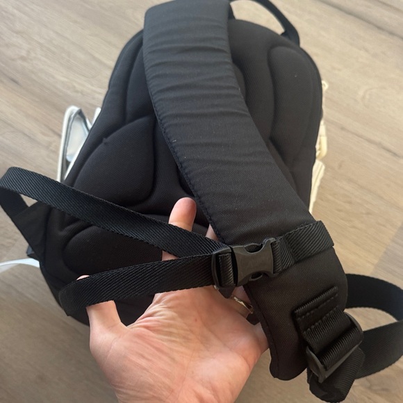 Compact White Camera Sling Bag - Picture 9 of 17